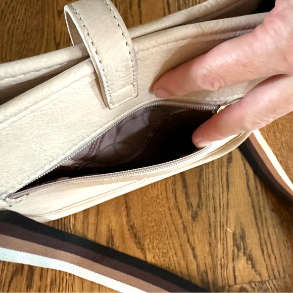 Creme crossbody purse - Picture 4 of 5